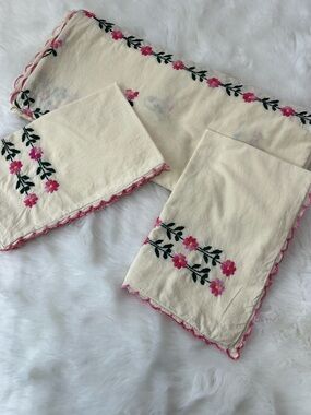 Floral Embroidered Sheet Set w/ 2 Pillowcases , Victorian deco art